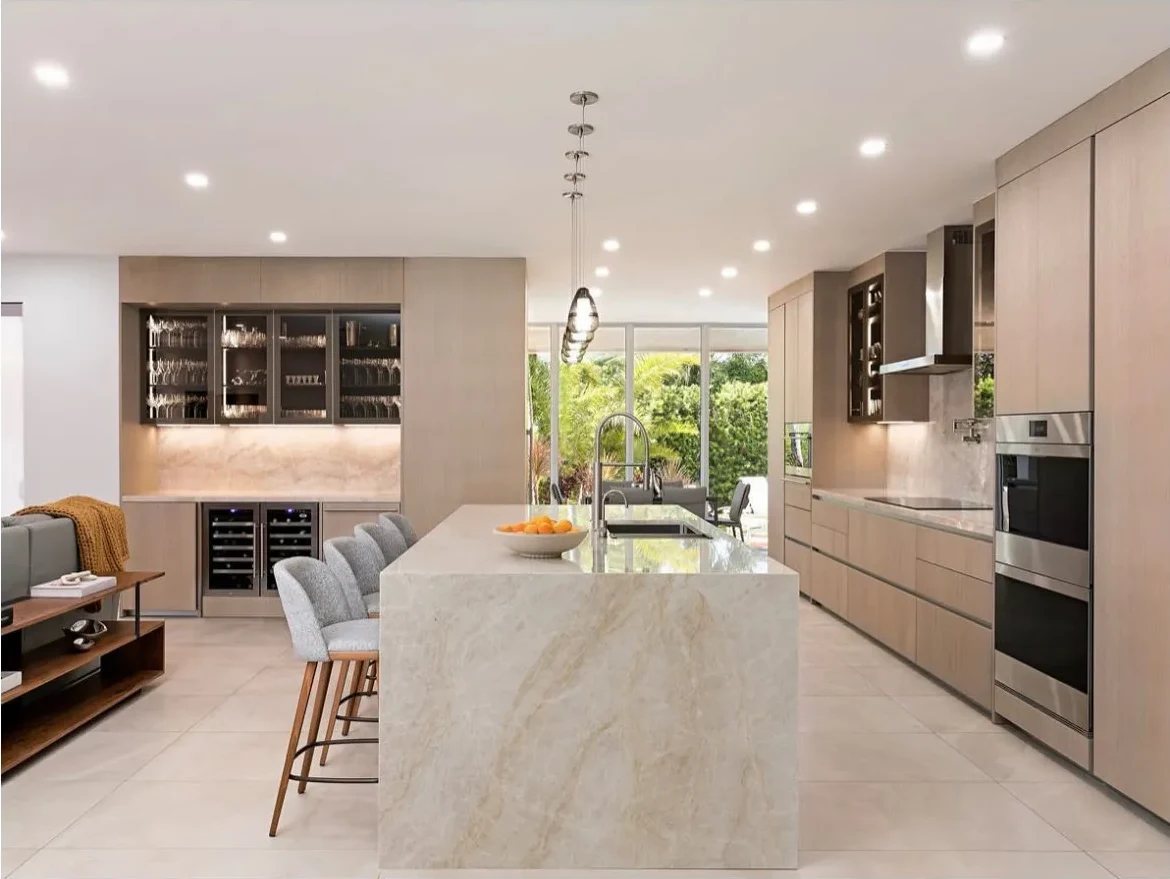 Home Bar, Modern, Private home, Florida: home bar photo 1 by DALOP Design