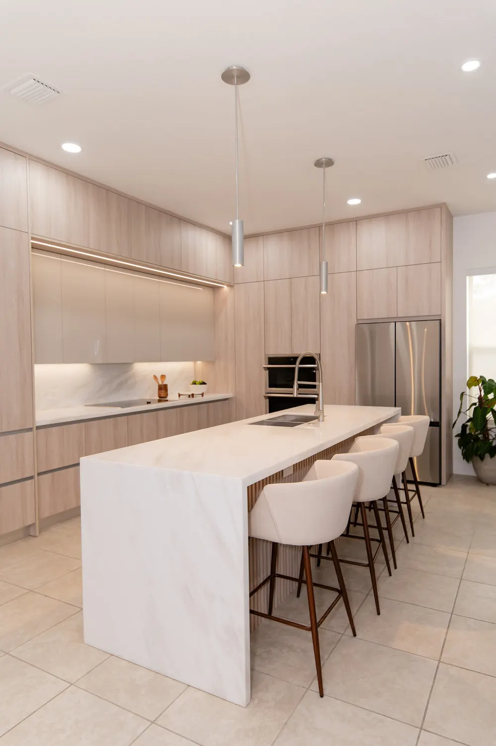 JH Residence, Kitchen Remodel, Miami, Florida: kitchen photo 3 by DALOP Design