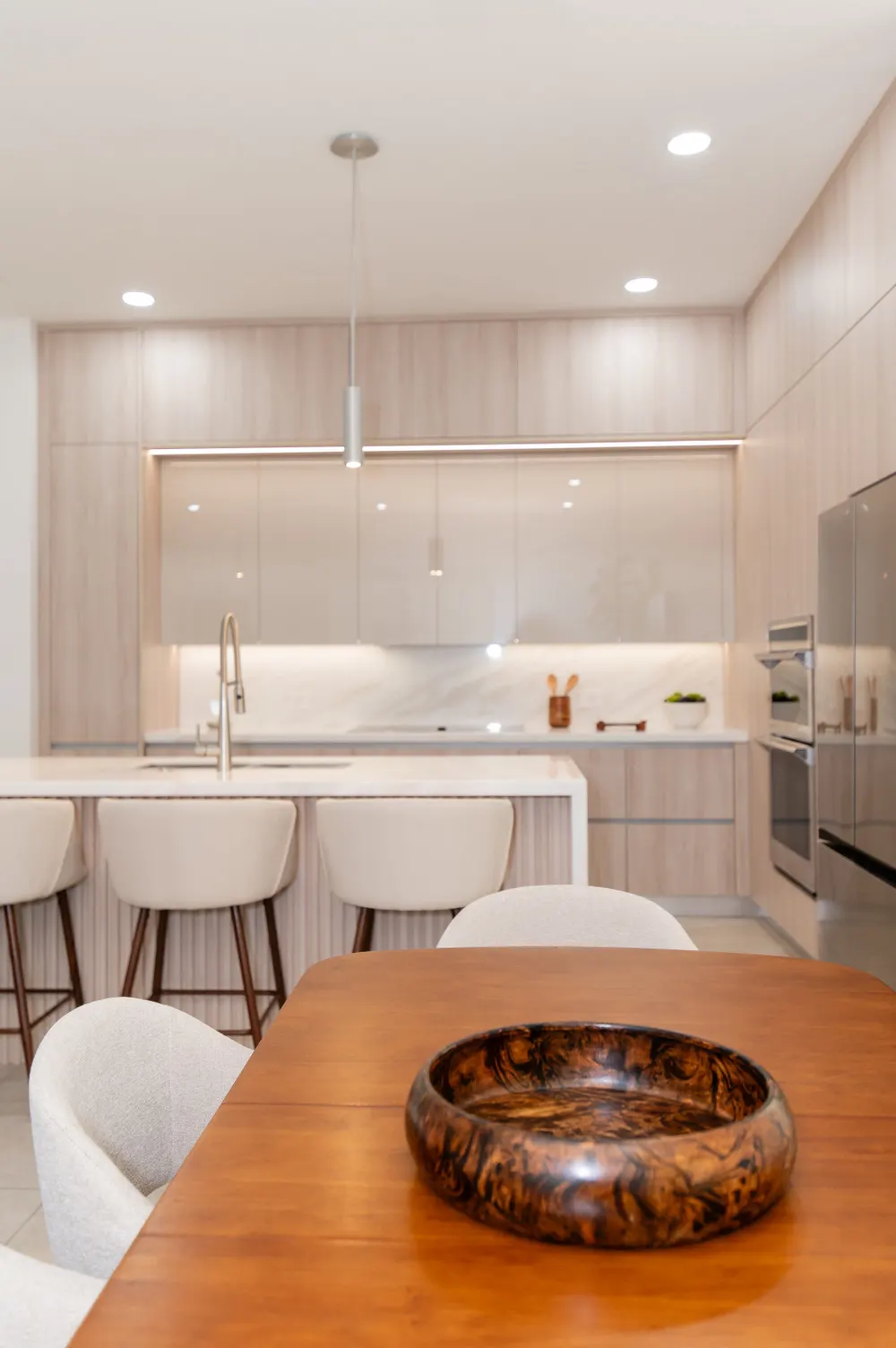 JH Residence, Kitchen Remodel, Miami, Florida: kitchen photo 8 by DALOP Design