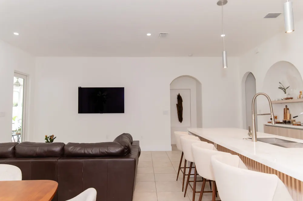 JH Residence, Kitchen Remodel, Miami, Florida: kitchen photo 11 by DALOP Design