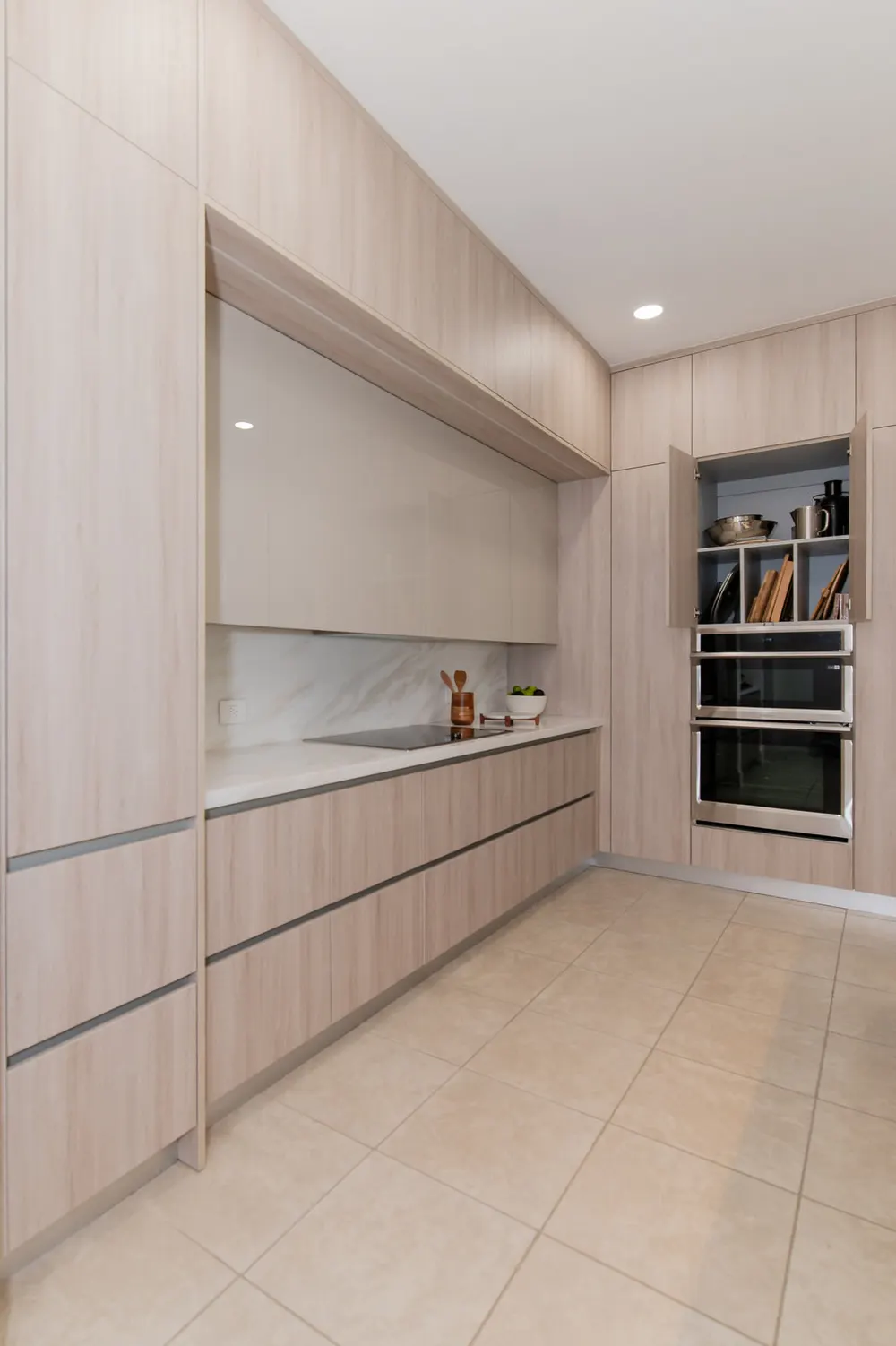 JH Residence, Kitchen Remodel, Miami, Florida: kitchen photo 14 by DALOP Design
