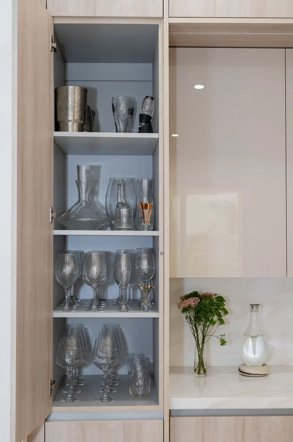 JH Residence, Kitchen Remodel, Miami, Florida: kitchen photo 18 by DALOP Design