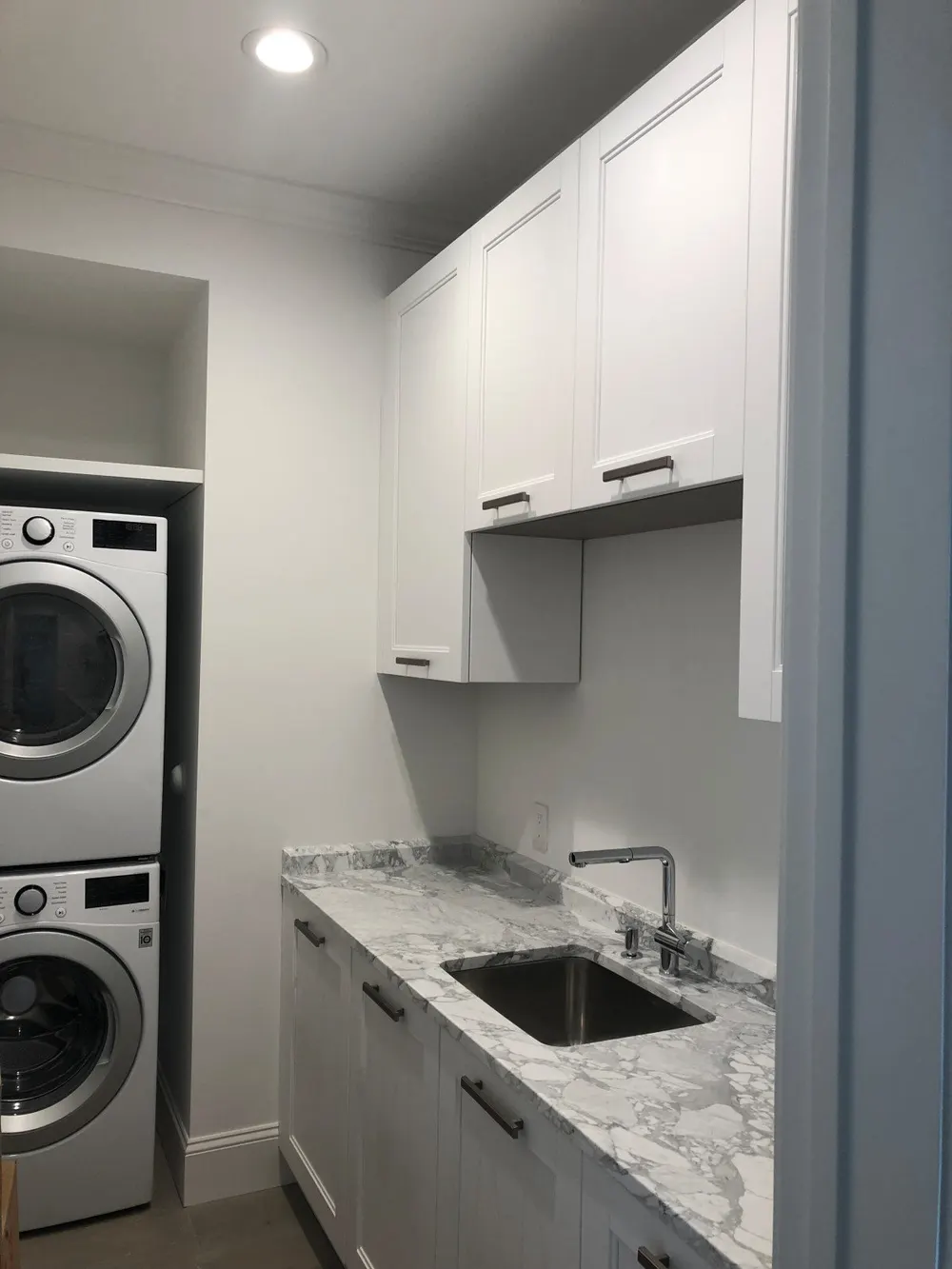 Laundry Rooms, Private homes, Florida: outdoor and utility space photo 1 by DALOP Design
