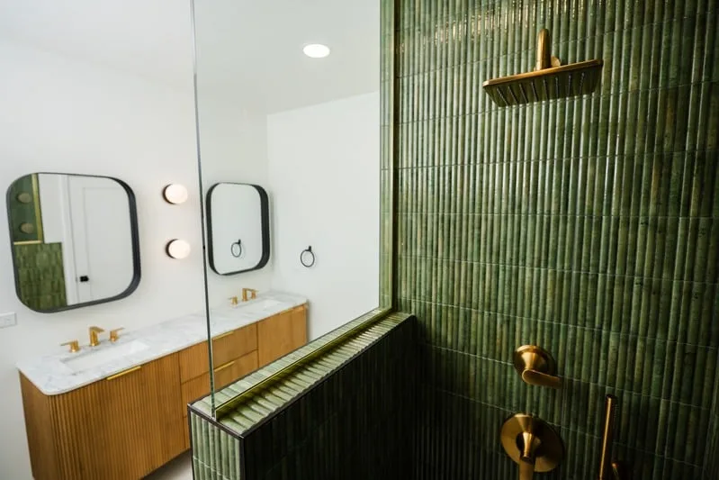Master Bath Renovation, Chicago, Illinois: photo 12 by DALOP Design