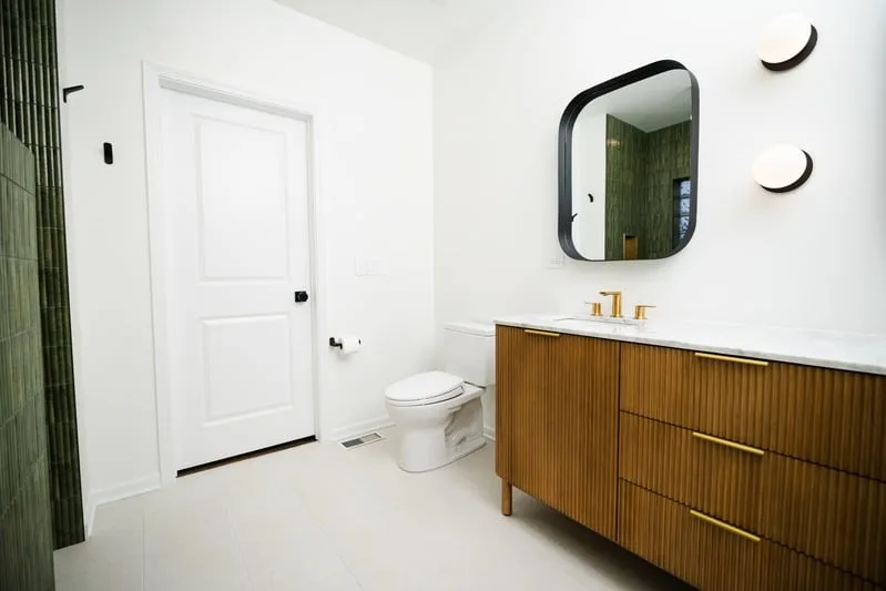 Master Bath Renovation, Chicago, Illinois: photo 13 by DALOP Design