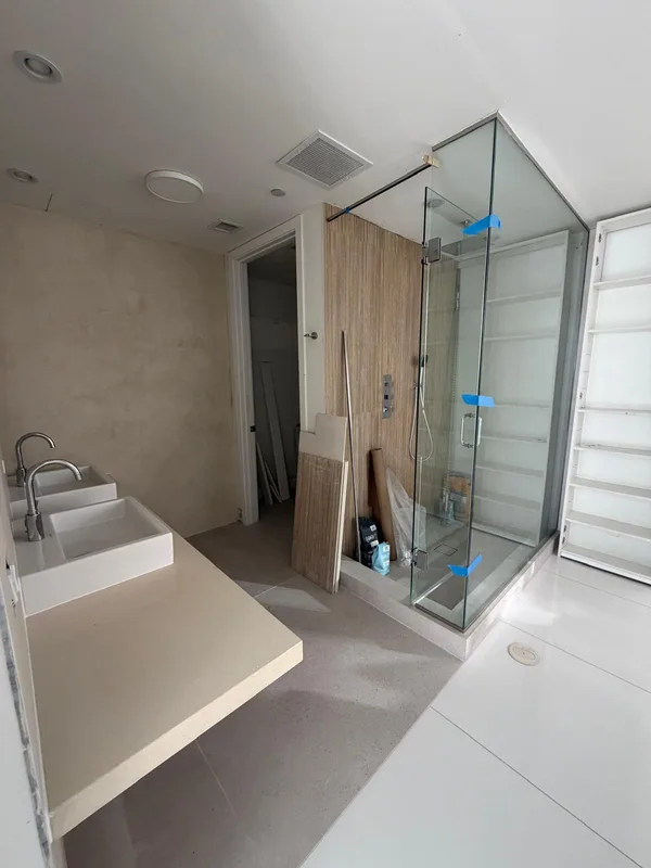 Master Bath Renovation, Miami, Florida: photo 5 by DALOP Design