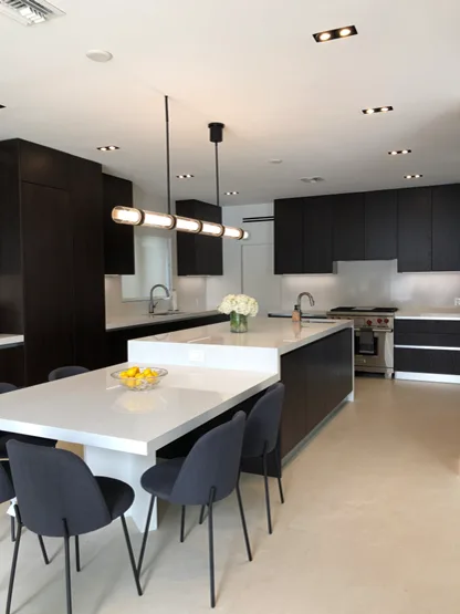 Nahon Residence Kitchen Miami Beach: design drawing or photo 1 by DALOP Design
