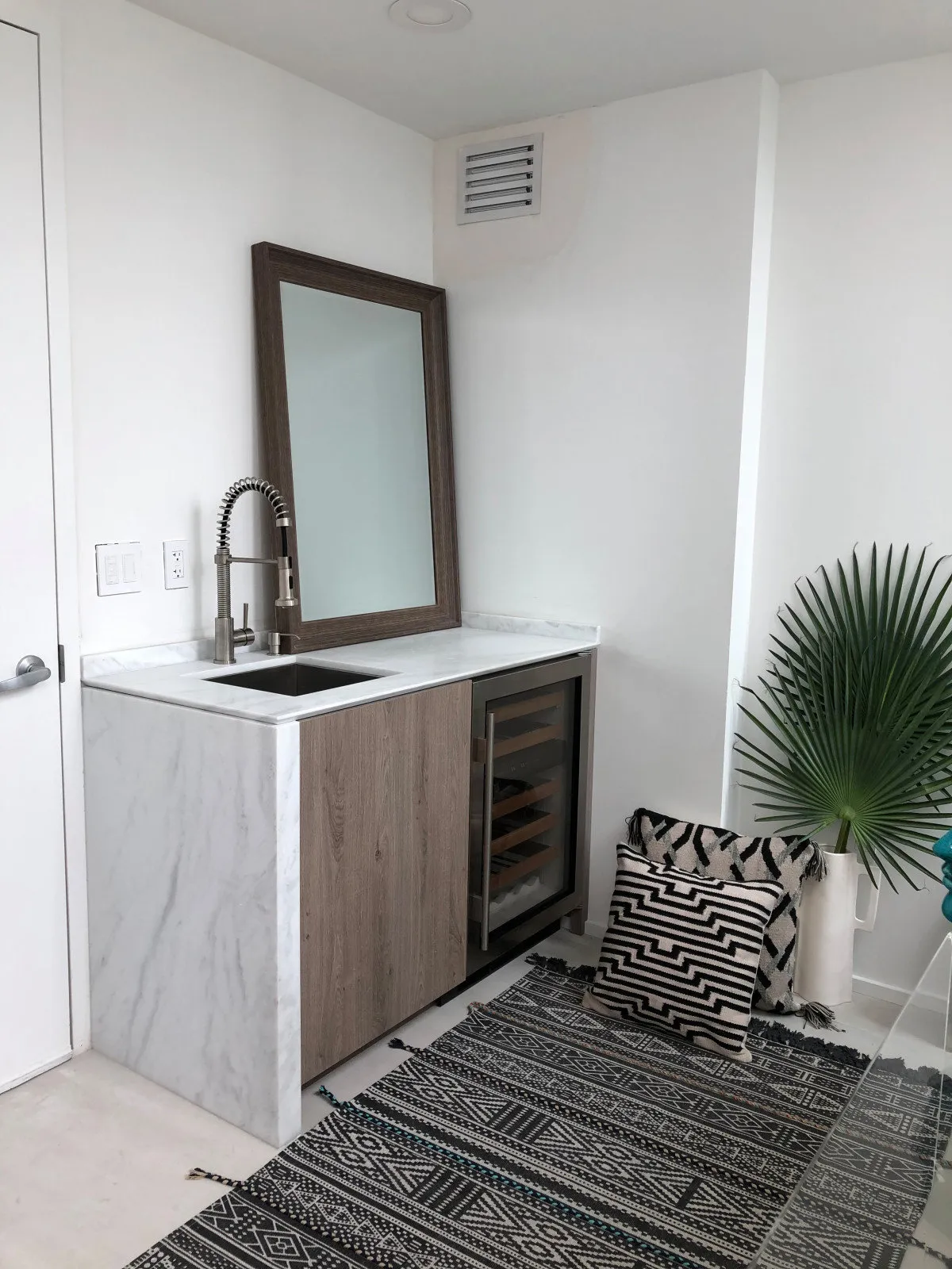 Ten Museum Park, Miami: mini bar photo 1 by DALOP Design