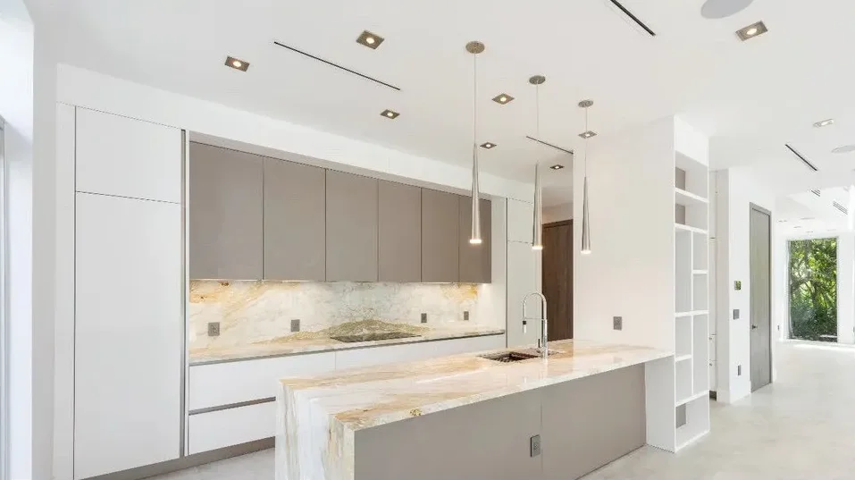 Spec Home, Mid-Century Modern, Coral Gables, Florida: spec home photo 3 by DALOP Design