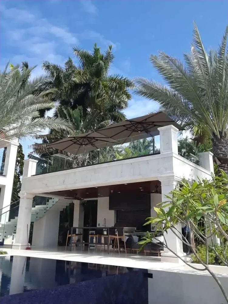 Star Island, Outdoor Kitchen, Star Island, Miami Beach: outdoor and utility space photo 1 by DALOP Design